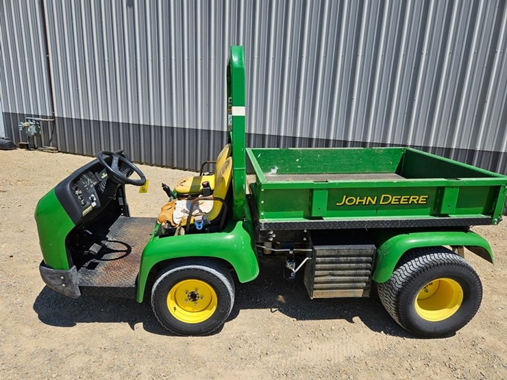 2016-john-deere-gator-image-2