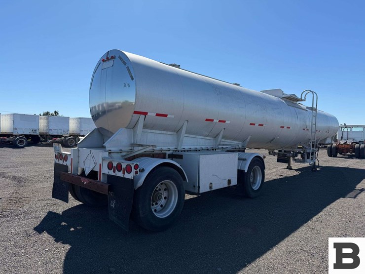 1994-west-mark-8000-gallon-tanker-trailer-image-6