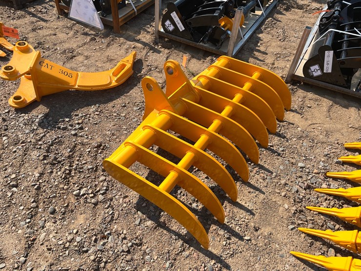 2026-caterpillar-305-image-3