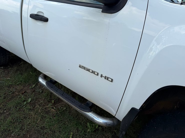 2010-chevrolet-silverado-2500-image-31
