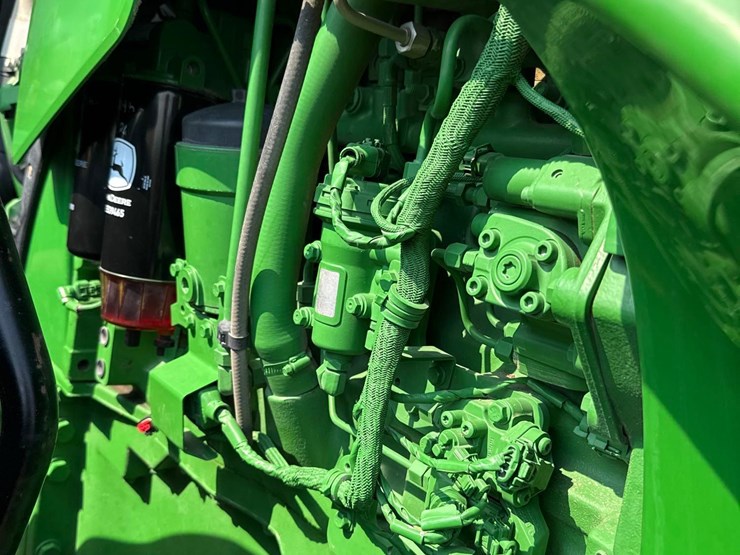 2013-john-deere-8235r-image-73