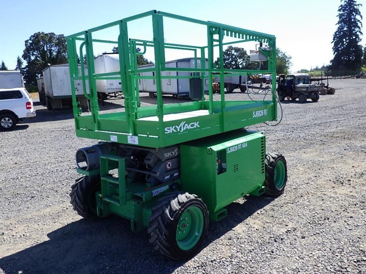 2017-skyjack-sj6826rt-image-5