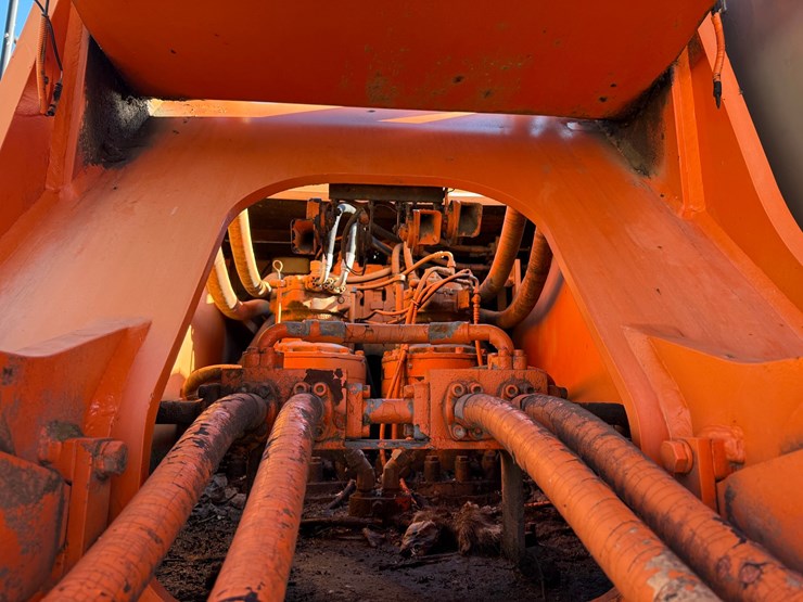 hitachi-ex750-5-image-13