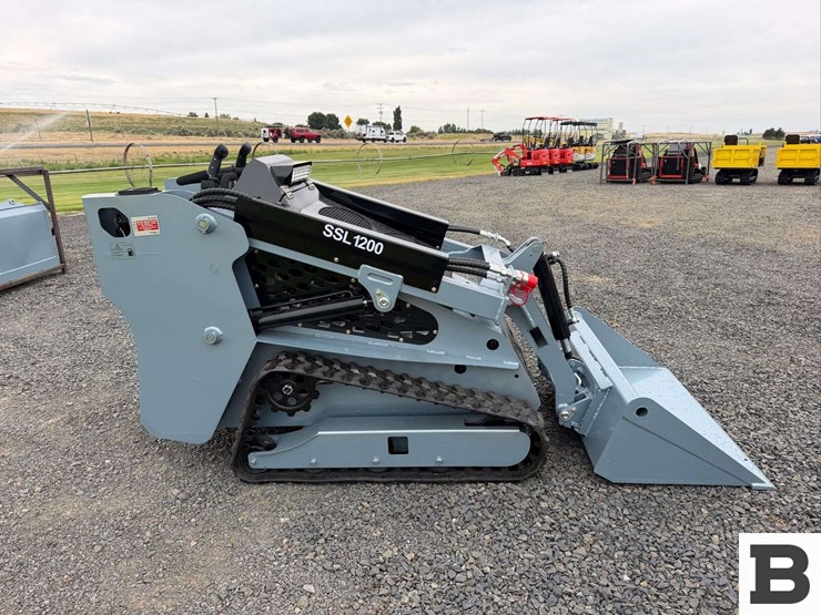 2026-ssl1200-mini-skid-steer-image-8