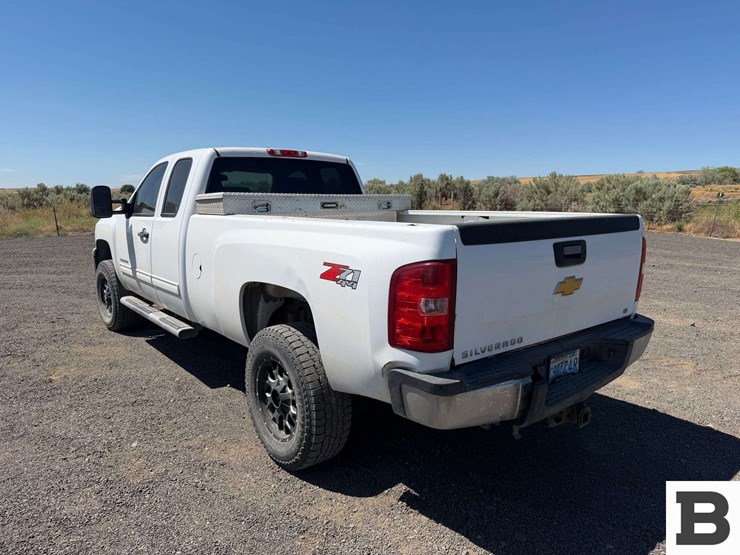 2013-chevrolet-silverado-3500-image-3