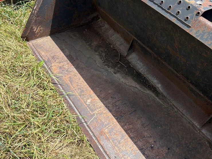 new-holland-l553-image-39