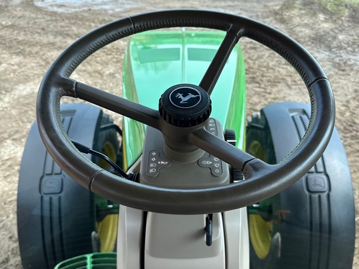 2013-john-deere-8235r-image-56