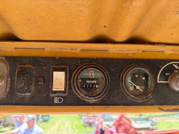 new-holland-l553-image-28