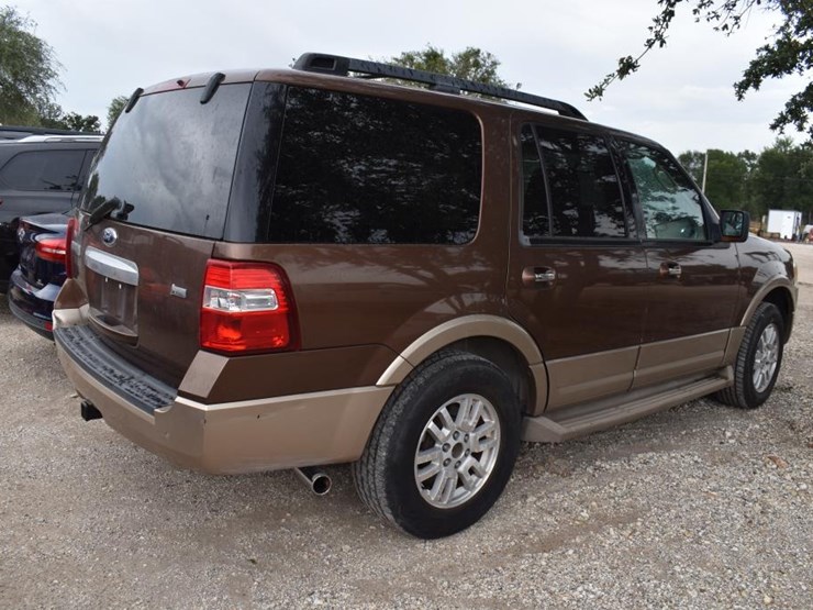 2012-ford-expedition-image-3