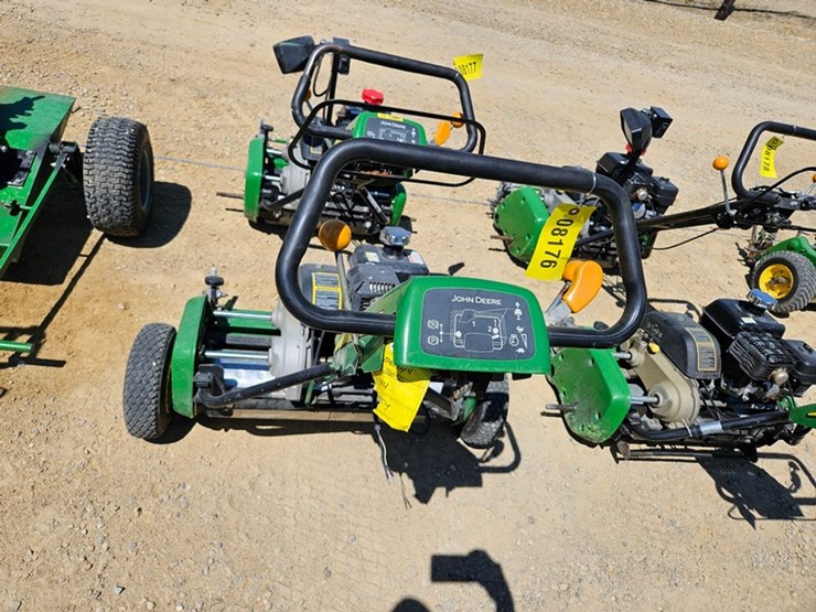 john-deere-220-image-4