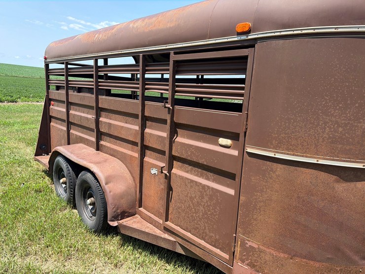 1984-circle-j-6ft-x-16ft-bumper-hitch-livestock-trailer-image-17