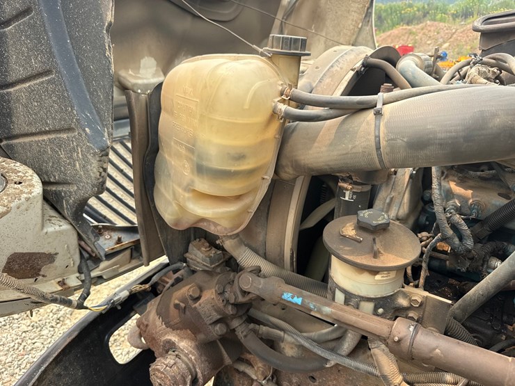 2004-international-durastar-4300-image-21