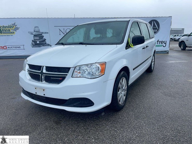 2015-dodge-grand-caravan-sxt-image-1