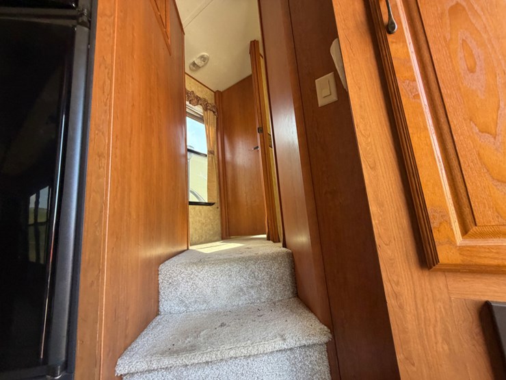 2010-forest-river-sandpiper-fifth-wheel-camper-image-8
