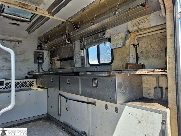 2011-ford-f350-image-25