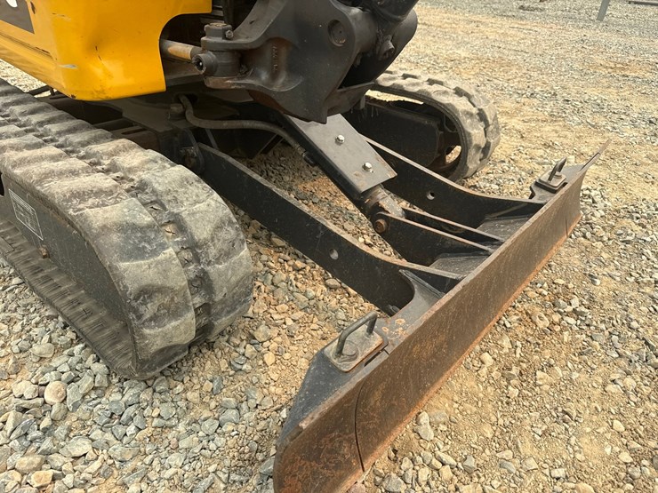 2023-deere-17g-image-22