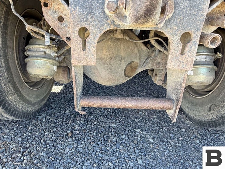 2001-mack-cl713-image-26