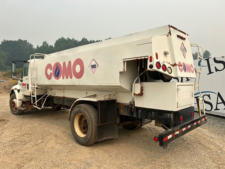 2004-international-durastar-4300-image-3
