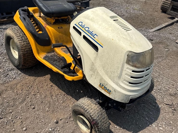 cub-cadet-lt1042-image-1