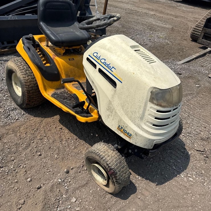 CUB CADET LT1042
