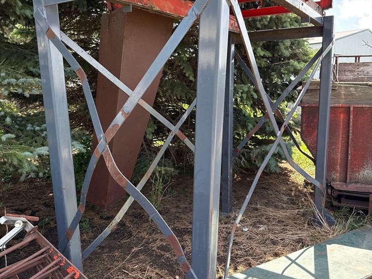 approx-300bu-holding-bin-with-stand-image-6