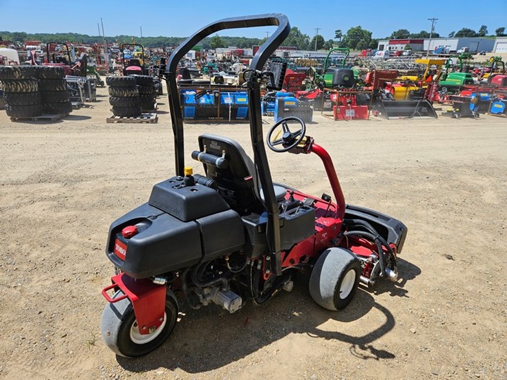 2016-toro-greensmaster-3150-image-5