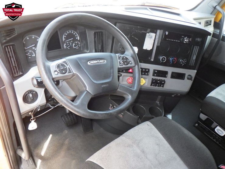 2022-freightliner-cascadia-126-image-17