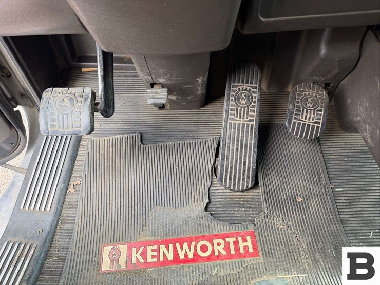 2007-kenworth-w900-image-30
