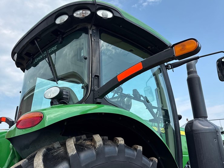 2013-john-deere-8235r-image-13