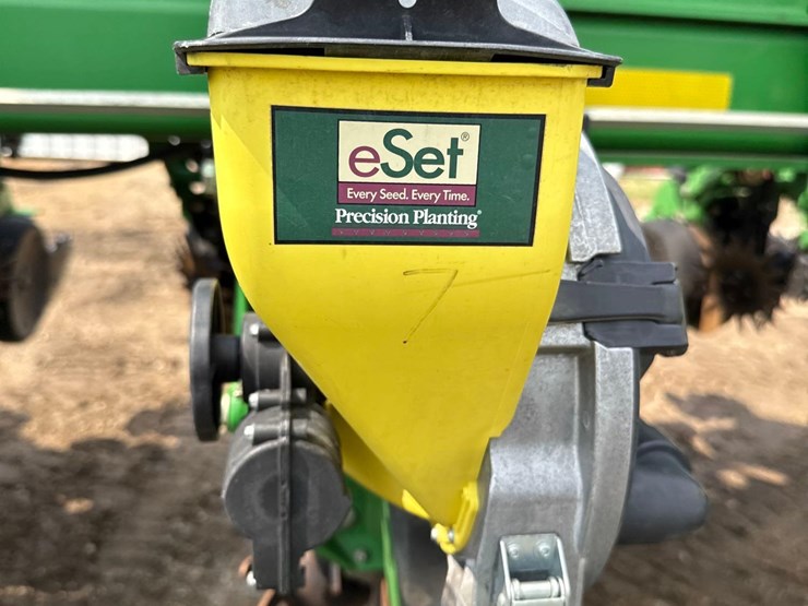 2006-john-deere-1770nt-image-47