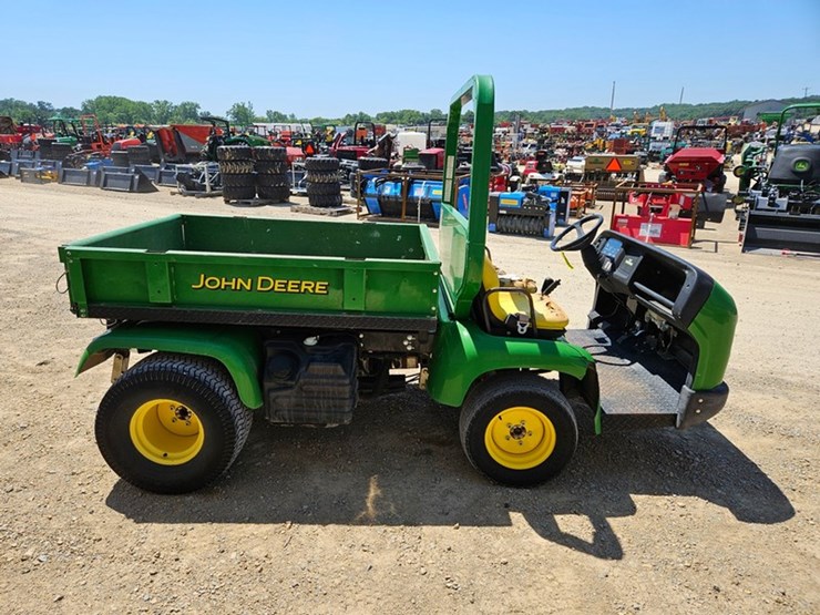 2016-john-deere-gator-image-6