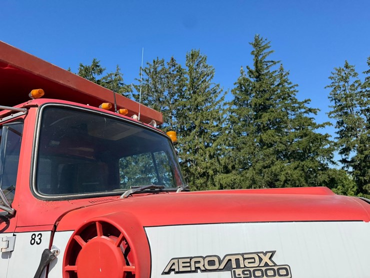 1989-ford-l9000-image-33