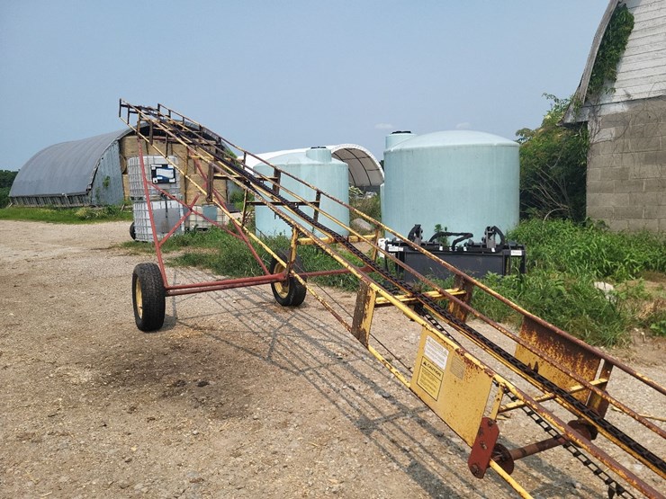 new-holland-bale-conveyor-w/transport-tires-and-electric-motor-image-14