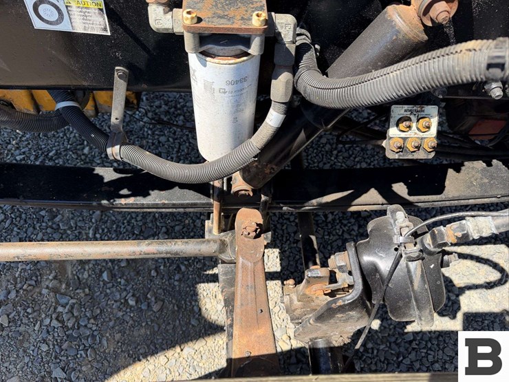 2001-peterbilt-377-image-42