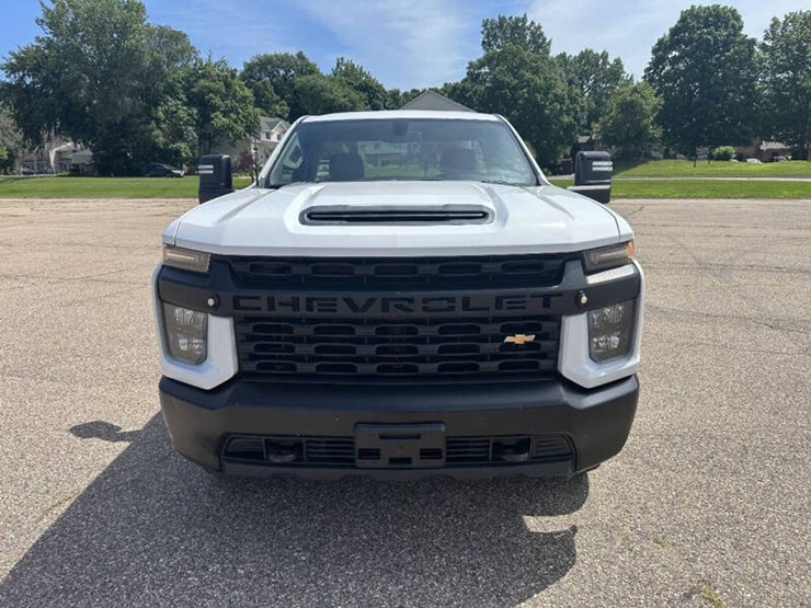 2020-chevrolet-silverado-2500hd-image-2