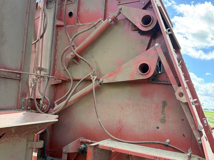 hesston-555t-image-33