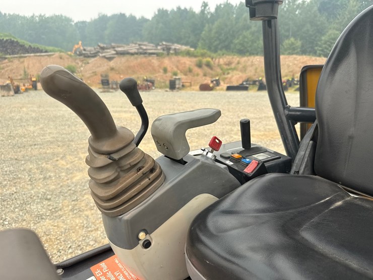 2023-deere-17g-image-35