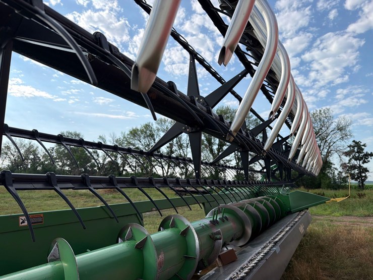 john-deere-630f-image-9