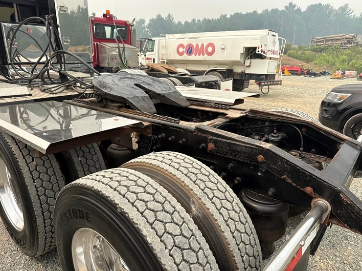 2007-peterbilt-379-image-46