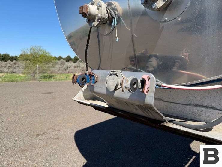 1994-west-mark-8000-gallon-tanker-trailer-image-10