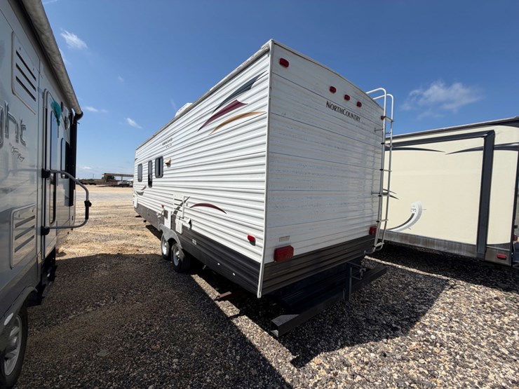 2011-heartland-north-country-travel-trailer-image-6