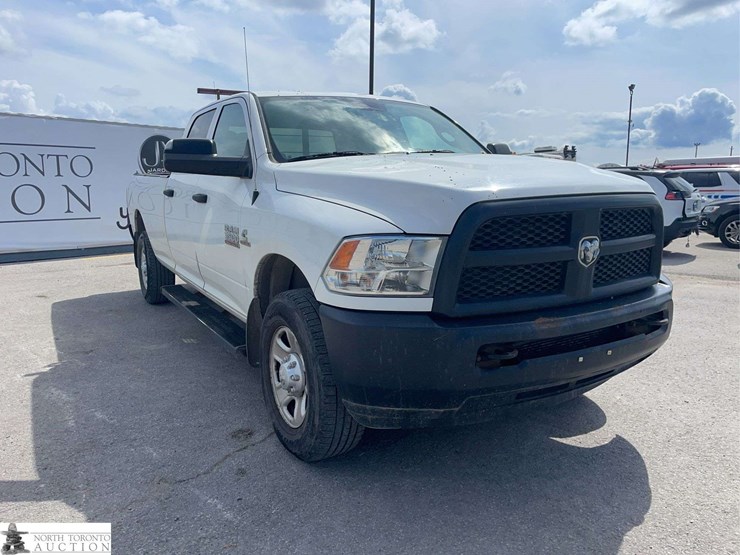 2016-dodge-3500-image-3