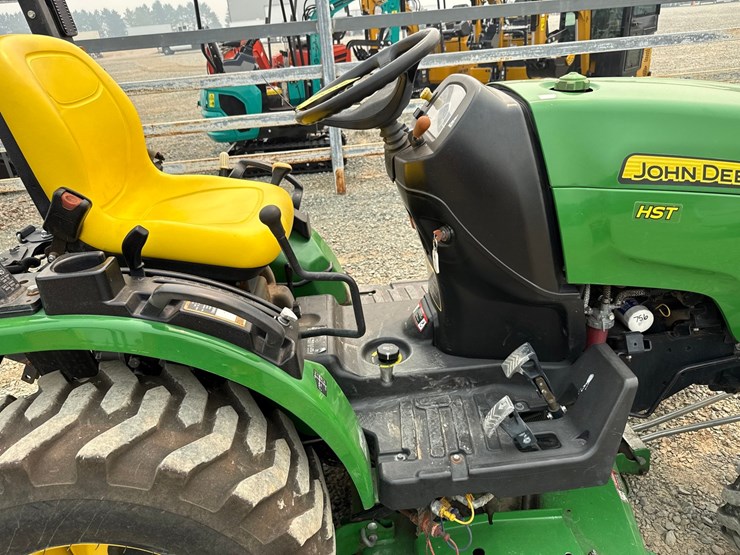 2014-john-deere-2025r-image-27