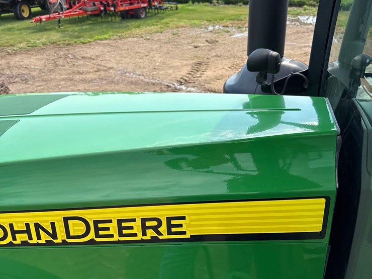 2013-john-deere-8235r-image-42