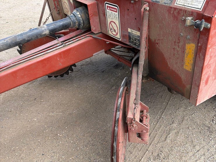 hesston-555t-image-19