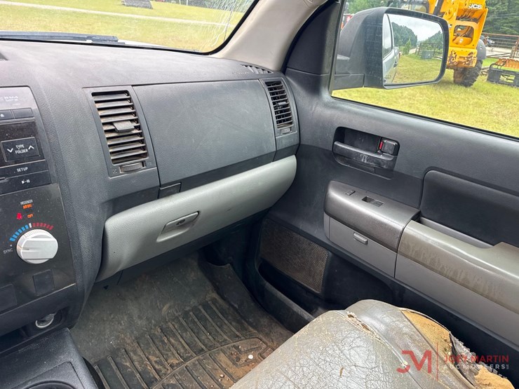 2011-toyota-tundra-sr5-image-27