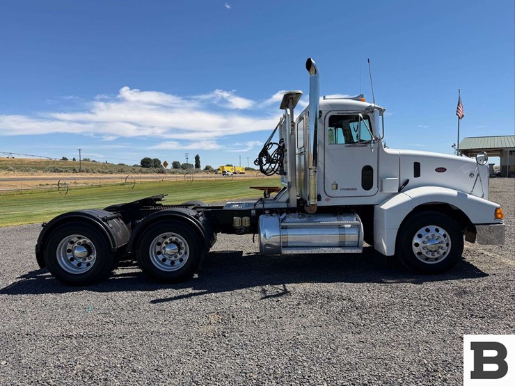 2001-peterbilt-377-image-7