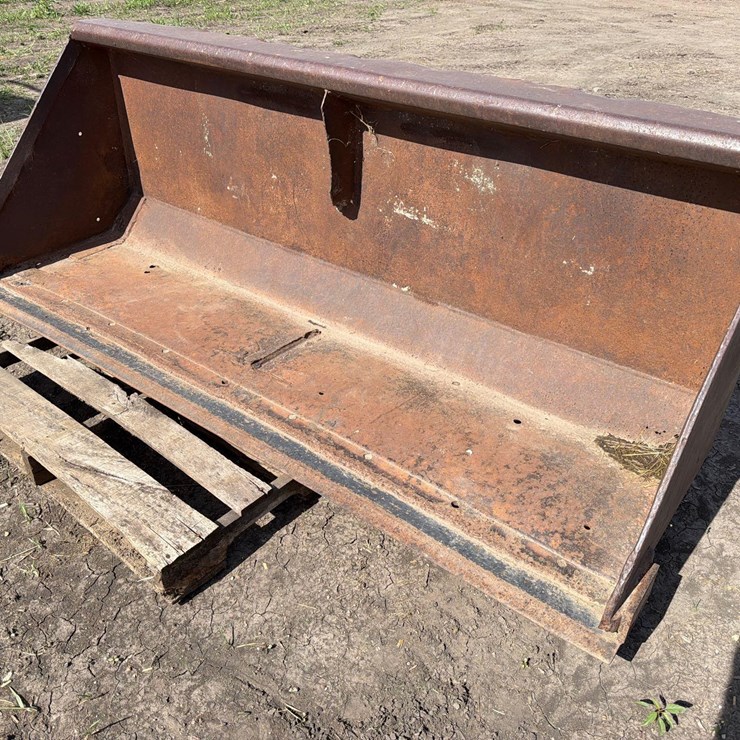 Skidloader Quick Tach 7ft Bucket