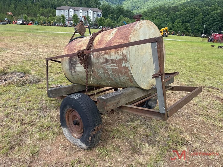 towable-fuel-tank-w/-hand-pump-&-hose-image-3