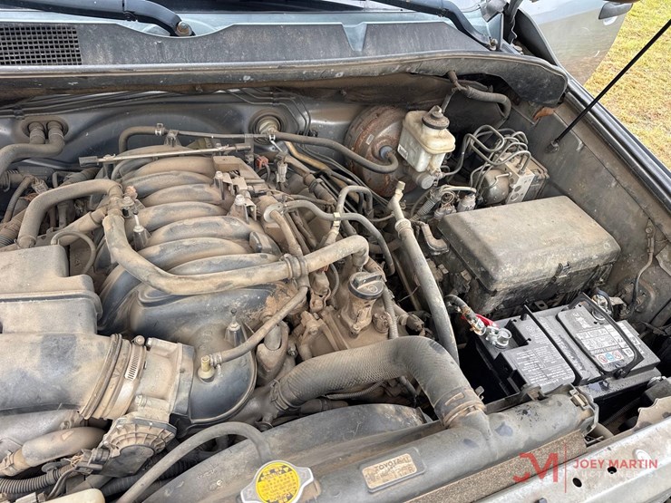 2011-toyota-tundra-sr5-image-16